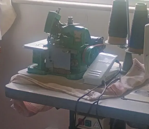 Máquina de Costura Portátil 