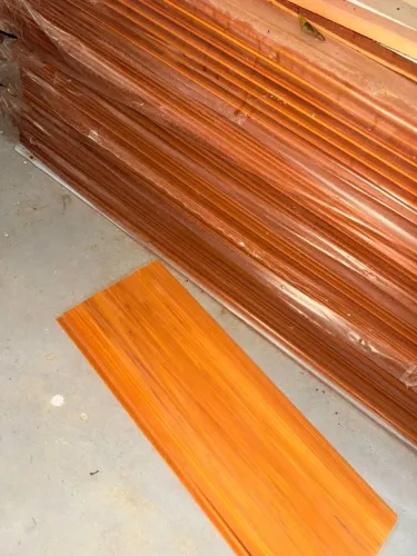 folha de PVC cor cerejeira 