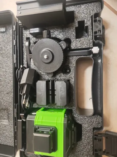 Nível a laser 12 linhas com 2 bateria e acessórios 