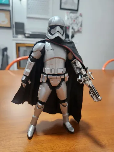 Action Figures Star Wars - Capitã Phasma - Despertar da Força)