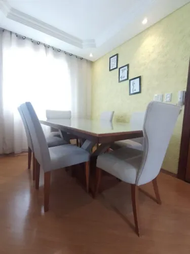 Mesa de jantar com 6 cadeiras