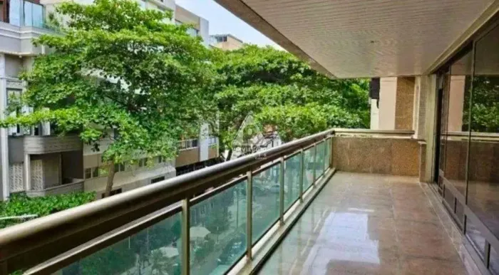 Apartamento de Alto Padrão com 4 Suítes e Vista Mar em Ipanema
