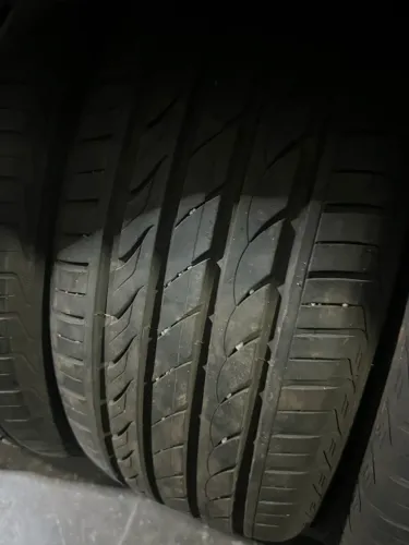 Pneu 235/50/18 Delint 98% Vida