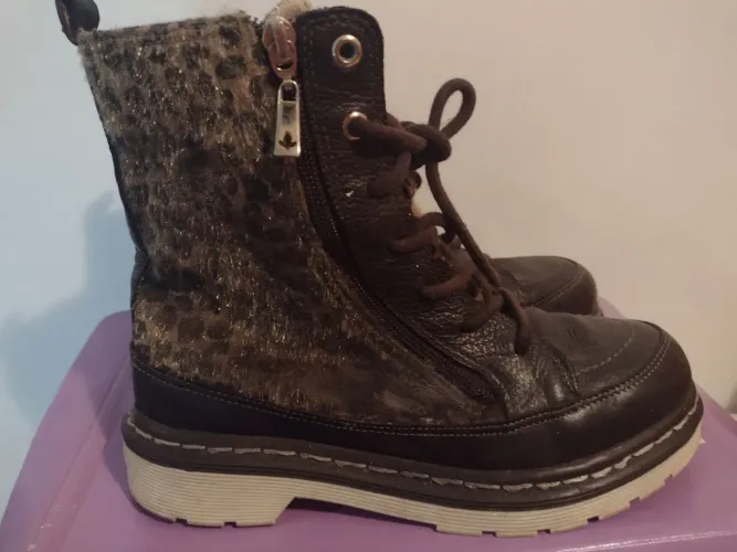 Bota Marrom com Detalhes em Animal Print