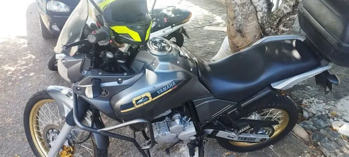 Yamaha Tenere 250  pra vender logo
