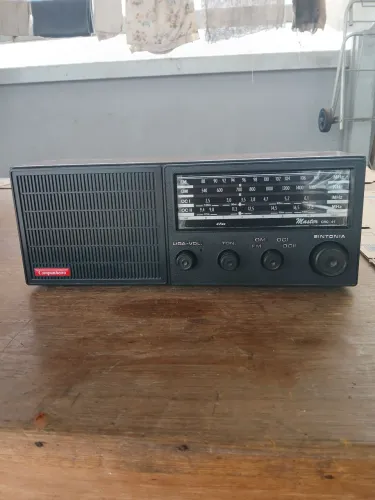 Rádio de mesa , perfeito estado ,indústria brasileira