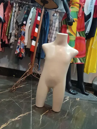 MANEQUINS INFANTIS UNISSEX