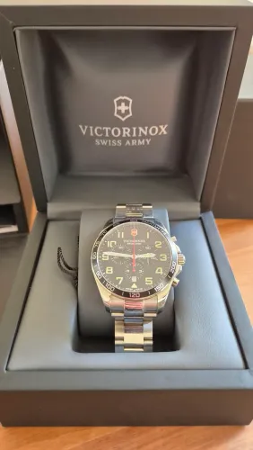 Relógio suíço Victorinox Swiss Army FieldForce Chronograph