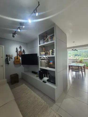 APTO MOBILIADO DE 02 DORM, SACADA C/CHURRASQUEIRA, ELEVADOR. SÃO SEBASTIÃO - PLH