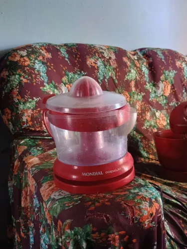 Espremedor de laranja mundial Premium vermelho usado