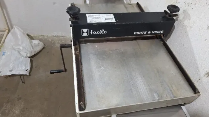 Máquina de corte e vinco boca 50 cm