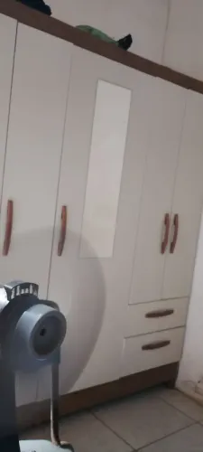 Guarda roupa casal na cor branca seme novo