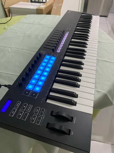 Controlador Launchkey MK3 61 Novation
