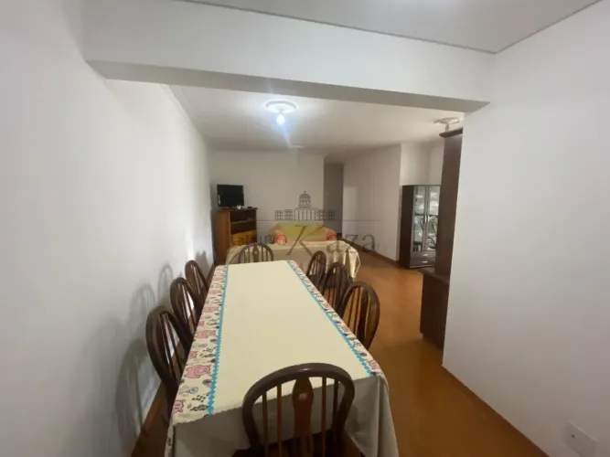 Apartamento - Solar das Rosas - Vila Adyana - 3 Dormitórios - 134m².