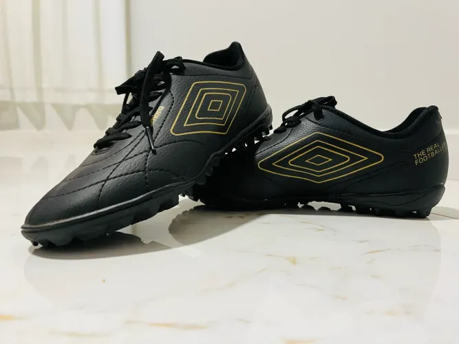 Chuteira umbro