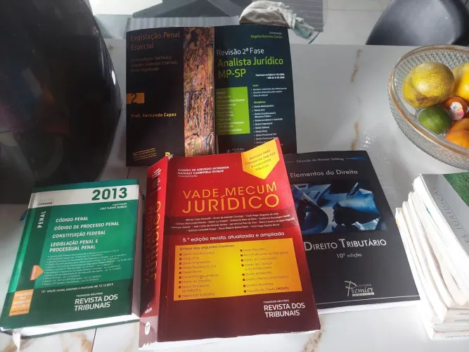 Livro para estudos advogados.