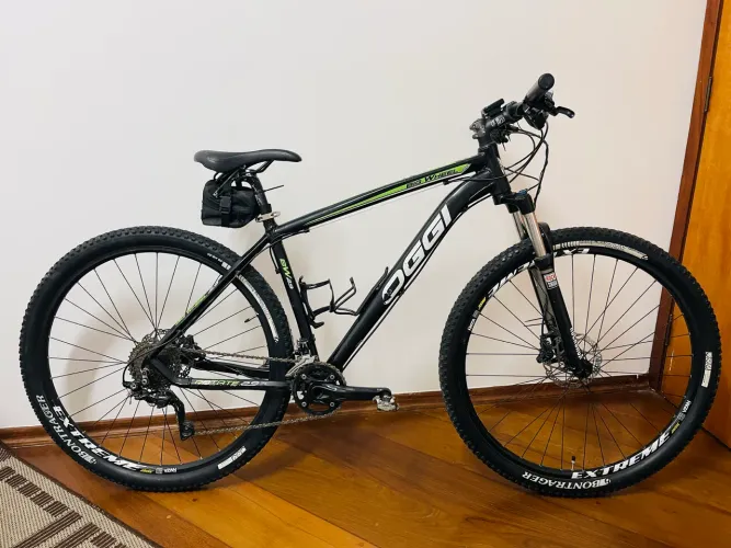 Bicicleta Oggi Big Wheel 7.3 Aro29 - Grupo Shimano Deore / Suspensão RockShox
