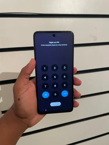 Moto G17 novo acompanha acessórios