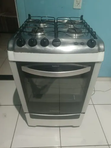 Fogão 4 bocas e forno