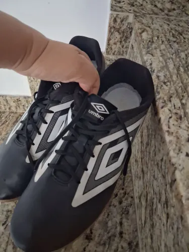 Chuteira futsal Tamanho 42/ 43 umbro . Super conservada