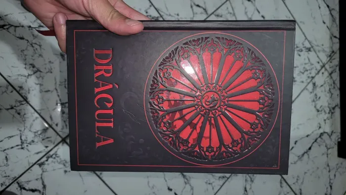 Livro Drácula, de Stoker, Bram. Pandorga Editora e Produtora LTDA, capa dura.