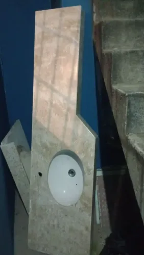 Vende-se essa pia de mármore para banheiro