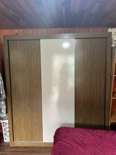 Guarda roupa casal 3 portas e 4 gavetas - Costa Rica