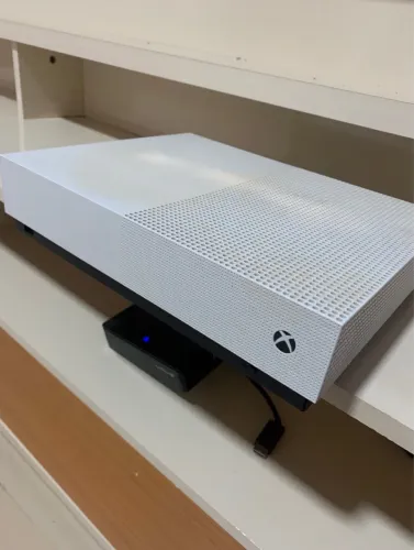 Xbox One S + Controle Original + Carregador de Controle
