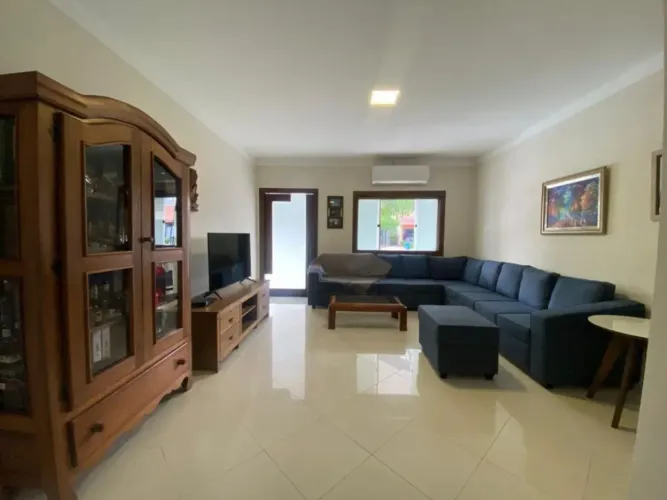 Vendo uma Casa no Condomínio Rio de Janeiro 1 tem 306 metros quadrados com 3 quartos
