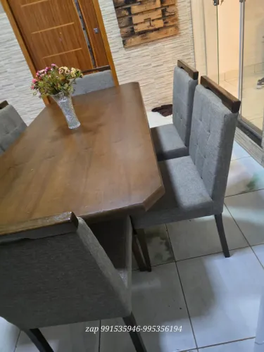 Mesa com 6 cadeiras
