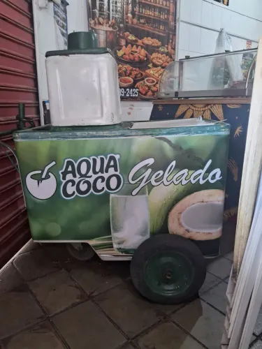 Vendo carrinho de água de coco.
