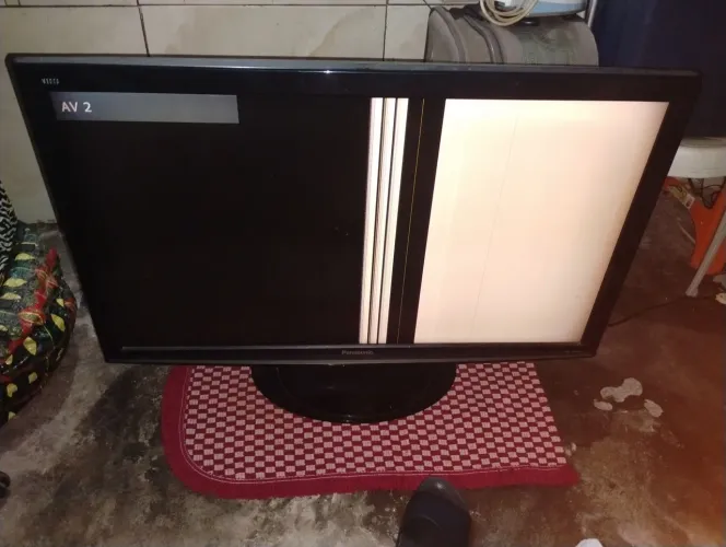 "TV 42" Panasonic com defeito na tela (liga normal) - barata