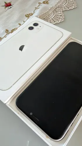 iPhone 11 - Branco 128GB
