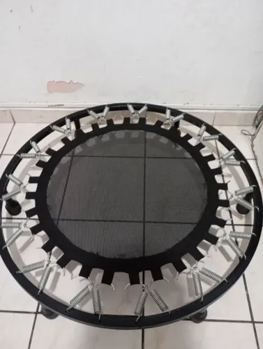 Cama elástica mini jump profissional 30 molas suporta 150kg Aro preto