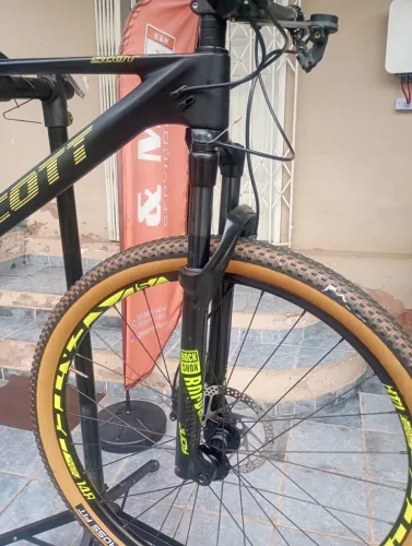 Scott Full Carbono Aro 29 - Quadro 17 - Kit Shimano Deore + Pedal de Clip