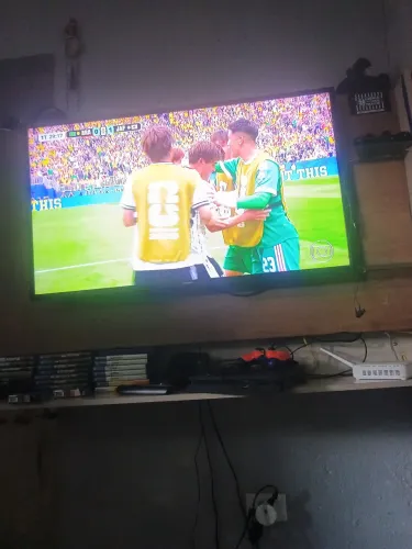 Vendo um ps4 com dois controles, e 20 jogos 