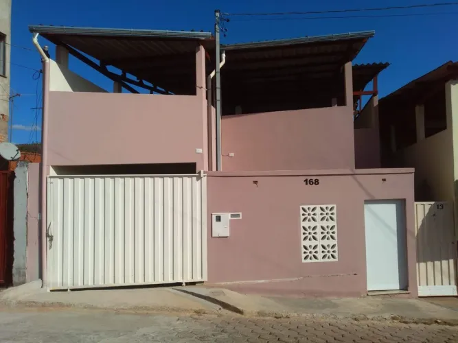 Casa a venda no centro de BAEPENDI