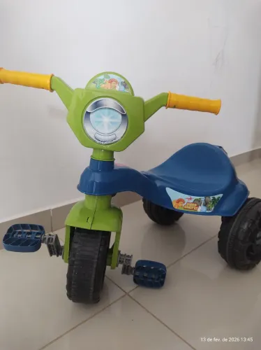 Velocípede menino dinossauro 