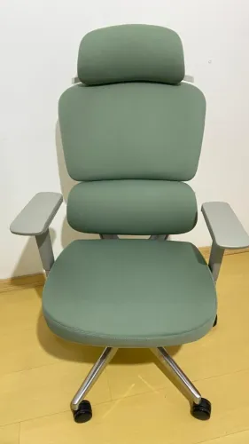 Cadeira de Escritório Comfy , Base Alumínio, Braço 4D, Assento Deslizante