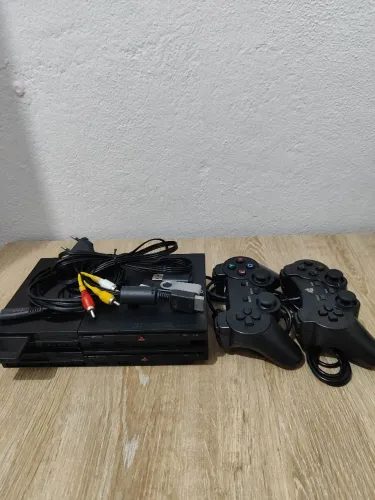 2 Consoles PlayStation 2 + Acessórios