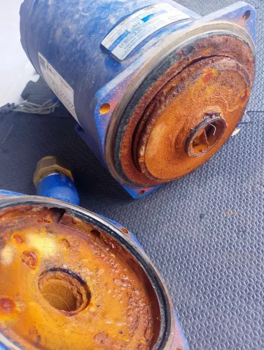 Manutenção em bombas d'água e desentupidora