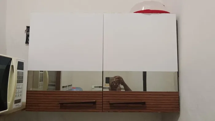 Armário de parede semi novo