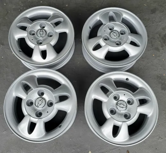 Jogo de roda GM aro 13 original Celta Corsa pick-up