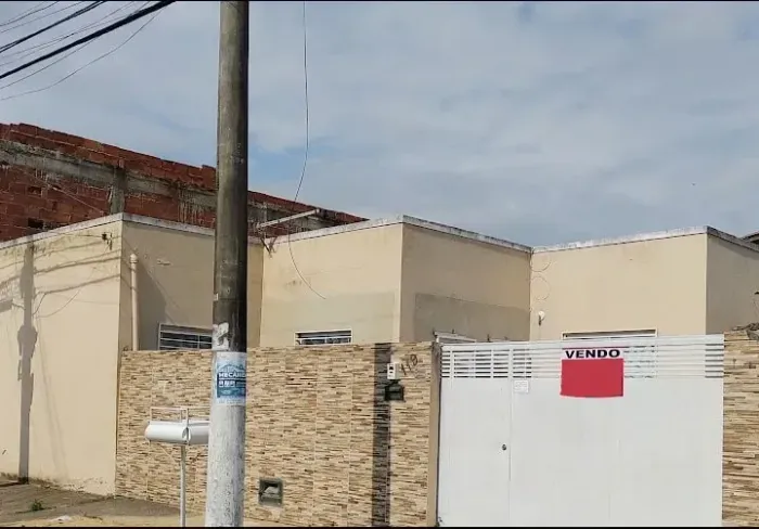 Vendo terreno com duas casas no Jockey ideal parar morar e/ou investir