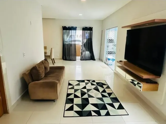 CASA SEMI-MOBILIADO PARA ALUGAR - NO ARBRE<br>