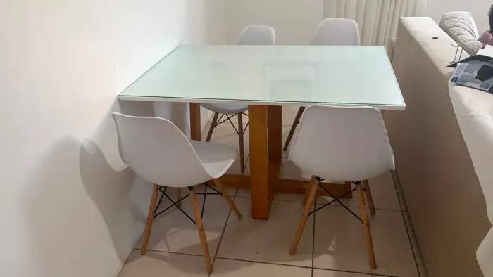Mesa de Jantar em madeira maciça