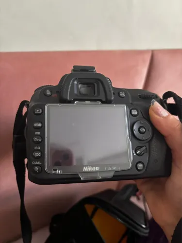 Nikon D90 DSLR + Lente 3 em 1 | Câmera Profissional em Excelente Estado
