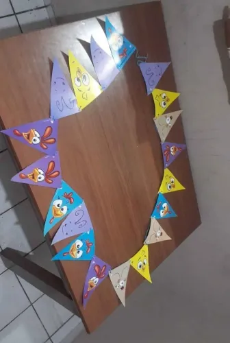 Desapego Bandeirinha Galinha pintadinha