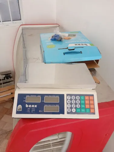 Vende-se Balança Digital