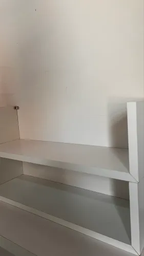 Duas prateleiras Branco